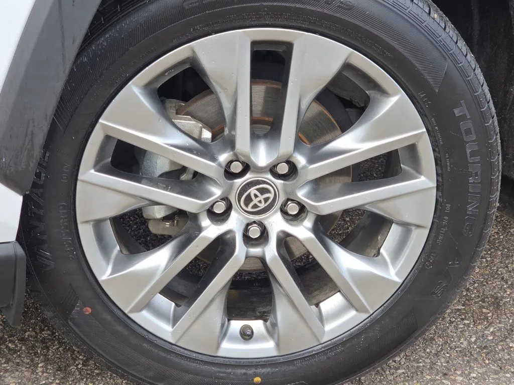 Toyota RAV4 photo 10