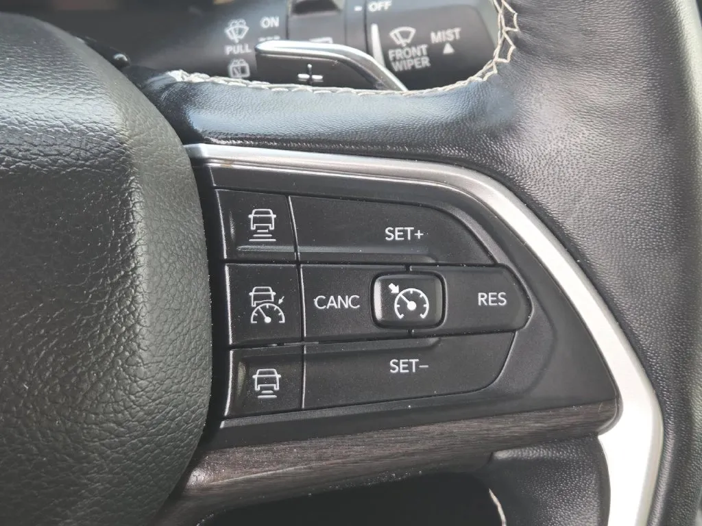 Jeep Grand Cherokee L photo 9