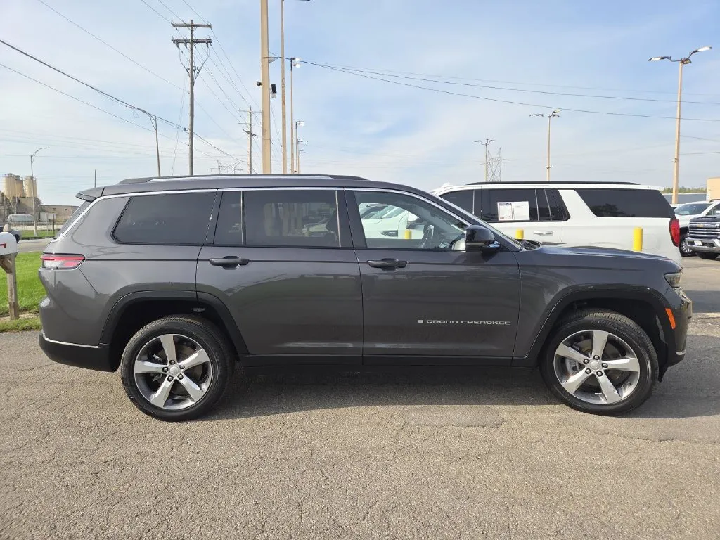 Jeep Grand Cherokee L photo 17