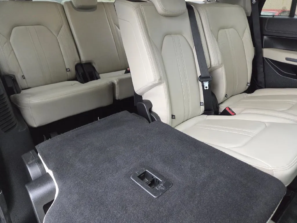 Ford Expedition photo 25