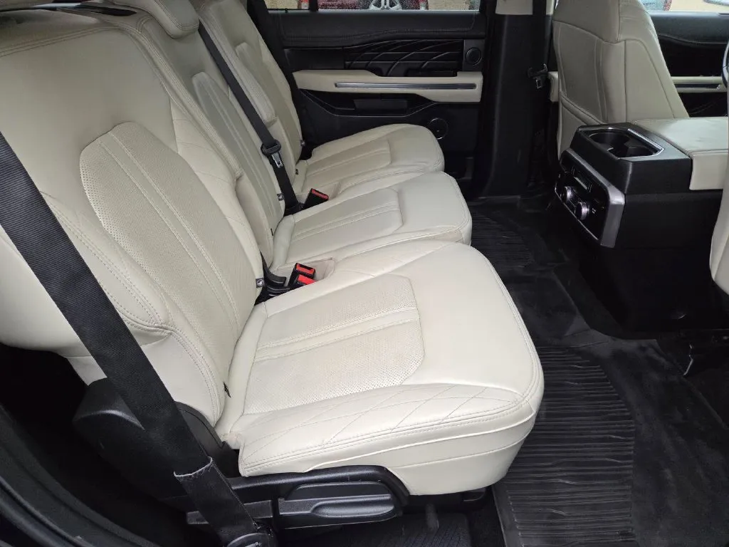 Ford Expedition photo 24