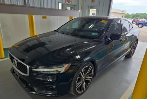 Black 2019 Volvo S60 T6 R-Design for sale in Columbus, OH