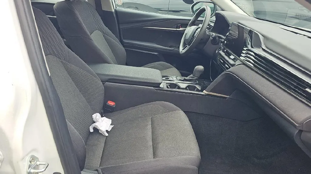 Toyota Camry photo 2