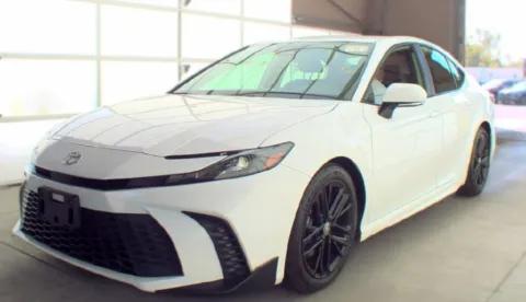 White 2025 Toyota Camry SE for sale in Columbus, OH