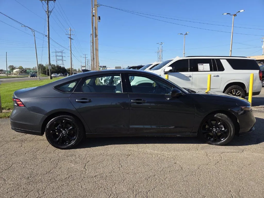 Honda Accord photo 16