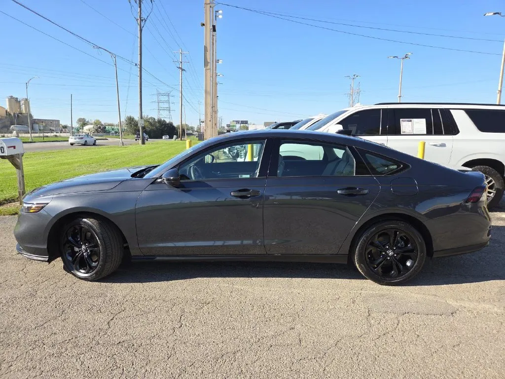 Honda Accord photo 12