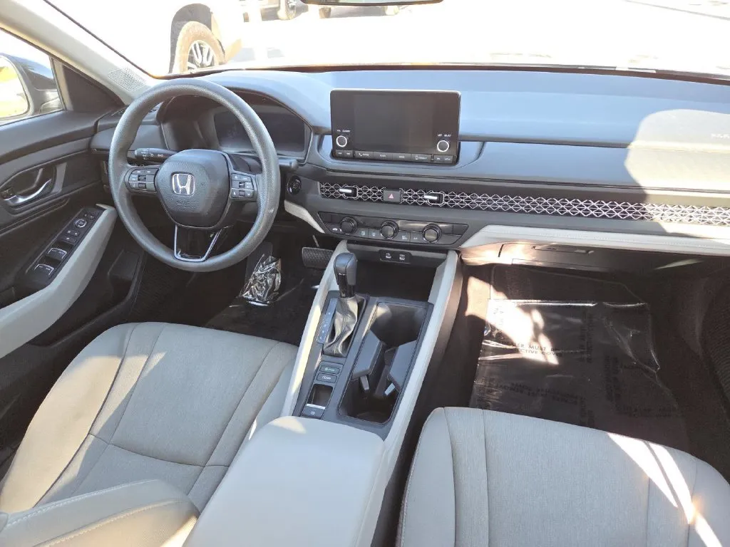 Honda Accord photo 20