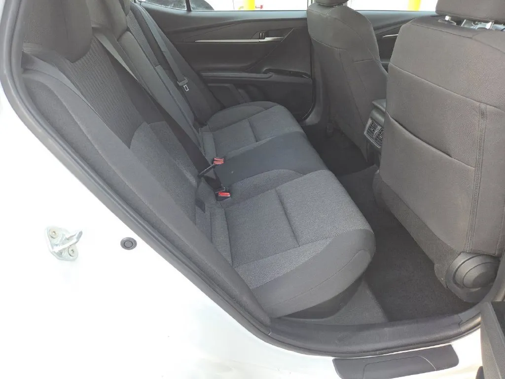 Toyota Camry photo 16