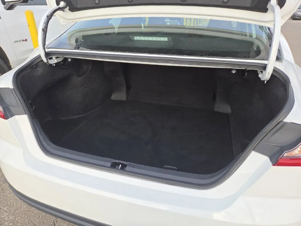 Toyota Camry photo 15