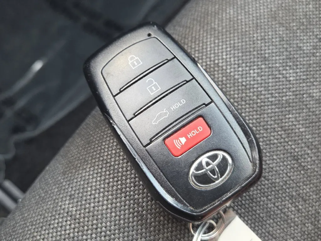 Toyota Camry photo 33