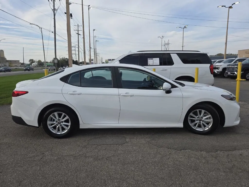 Toyota Camry photo 14