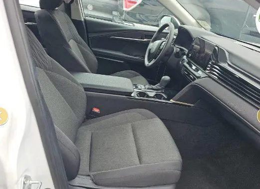 Toyota Camry photo 2