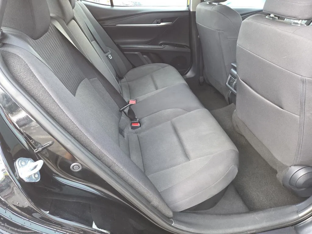 Toyota Camry photo 18