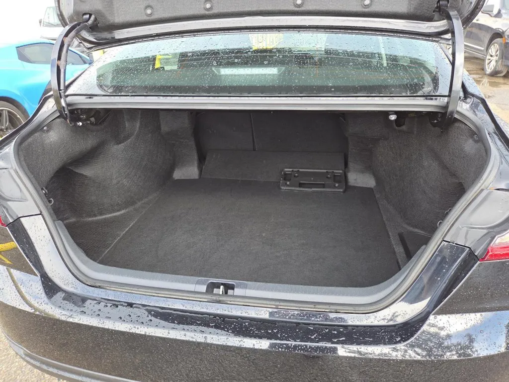 Toyota Camry photo 17