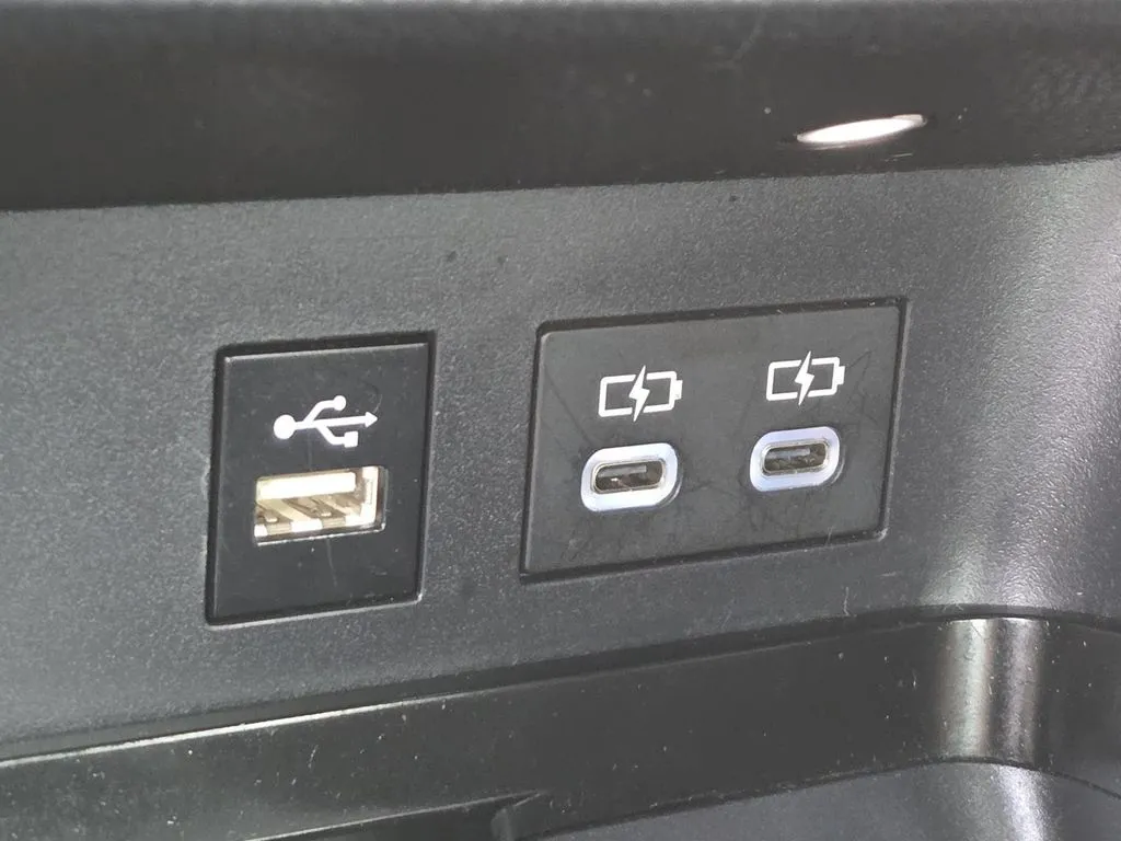 Toyota Camry photo 4