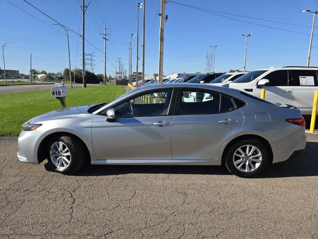 Toyota Camry photo 11