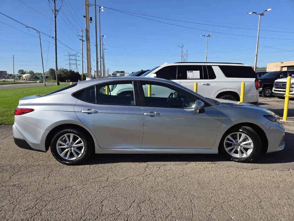 Toyota Camry photo 15