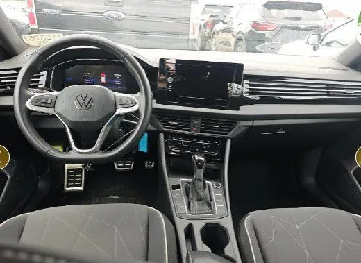 Volkswagen Jetta photo 2
