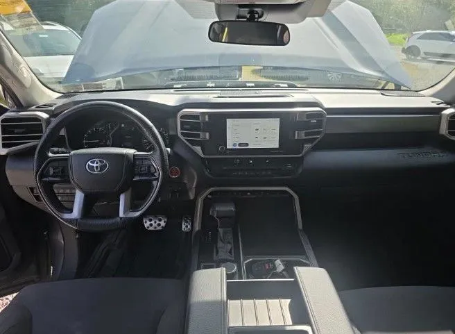 Toyota Tundra photo 2