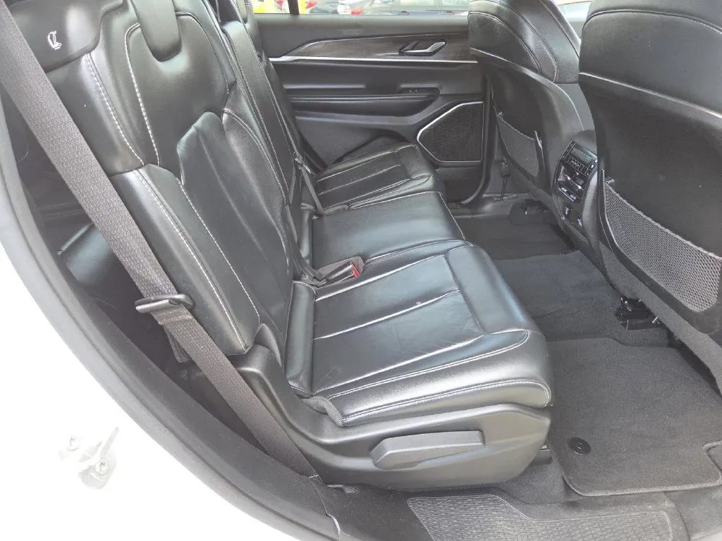 Jeep Grand Cherokee L photo 18