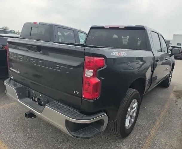 Chevrolet Silverado photo 3