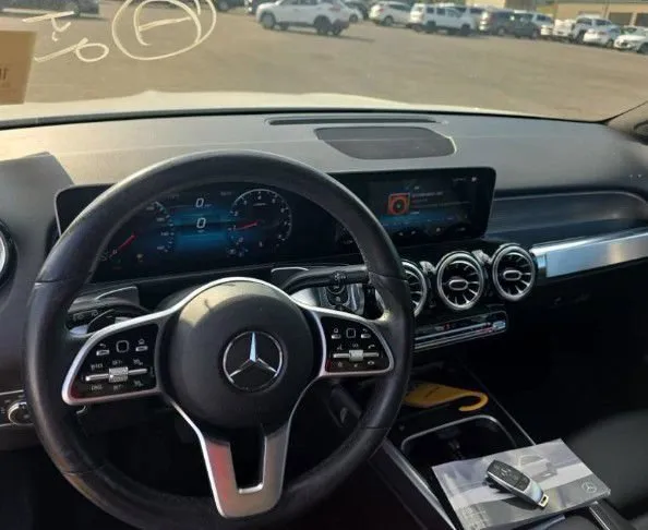 Mercedes-Benz GLB photo 2