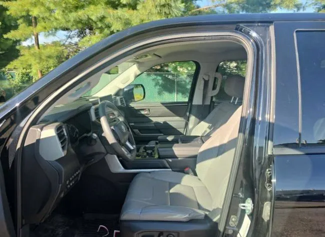 Toyota Tundra photo 2