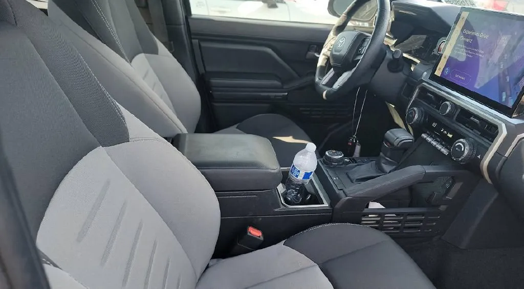 Toyota Tacoma photo 2