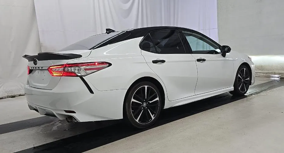 Toyota Camry photo 3