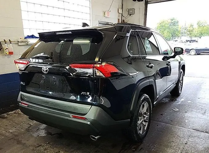 Toyota RAV4 photo 3