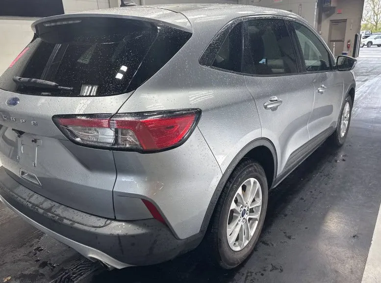 Ford Escape photo 3