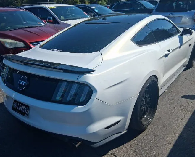 Ford Mustang photo 3