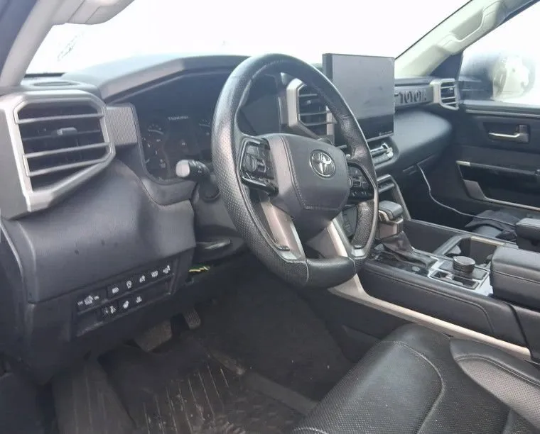 Toyota Tundra photo 2