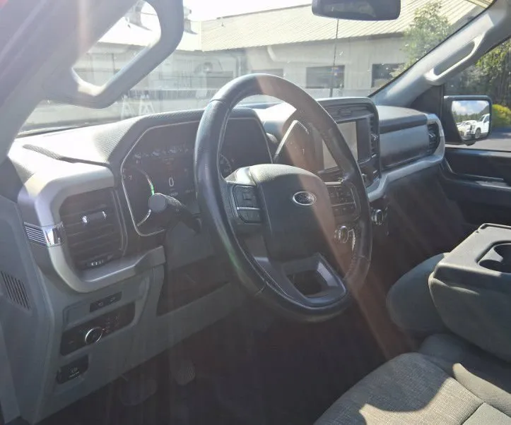 Ford F-150 photo 2