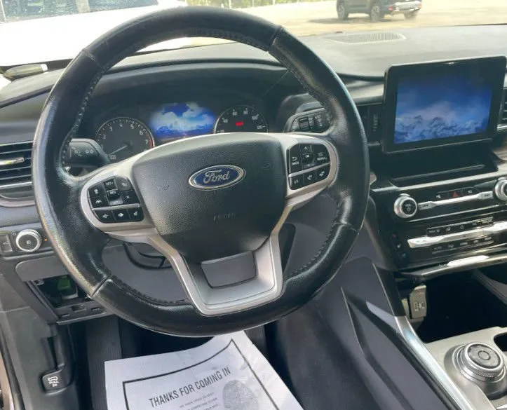 Ford Explorer photo 2