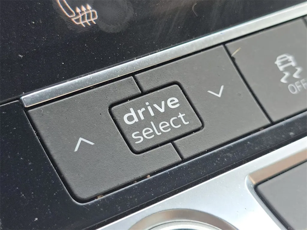 2022 Audi Q7 45 Premium Plus photo 4