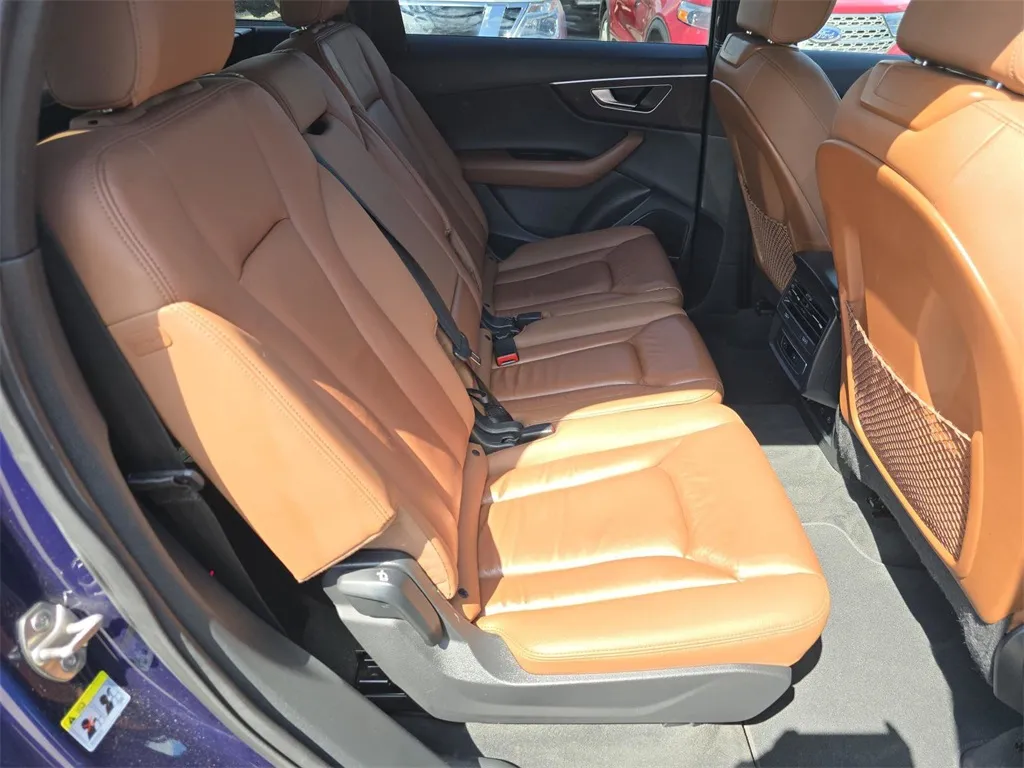 2022 Audi Q7 45 Premium Plus photo 8