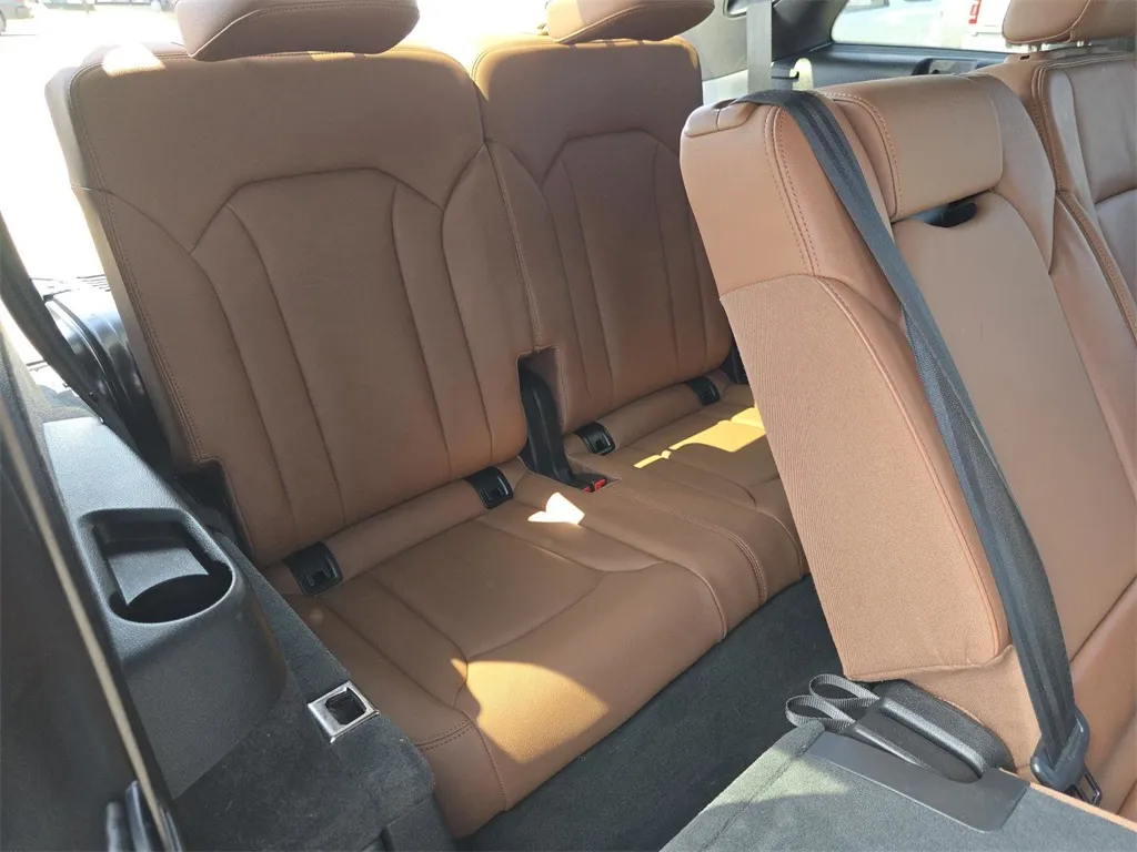 2022 Audi Q7 45 Premium Plus photo 19