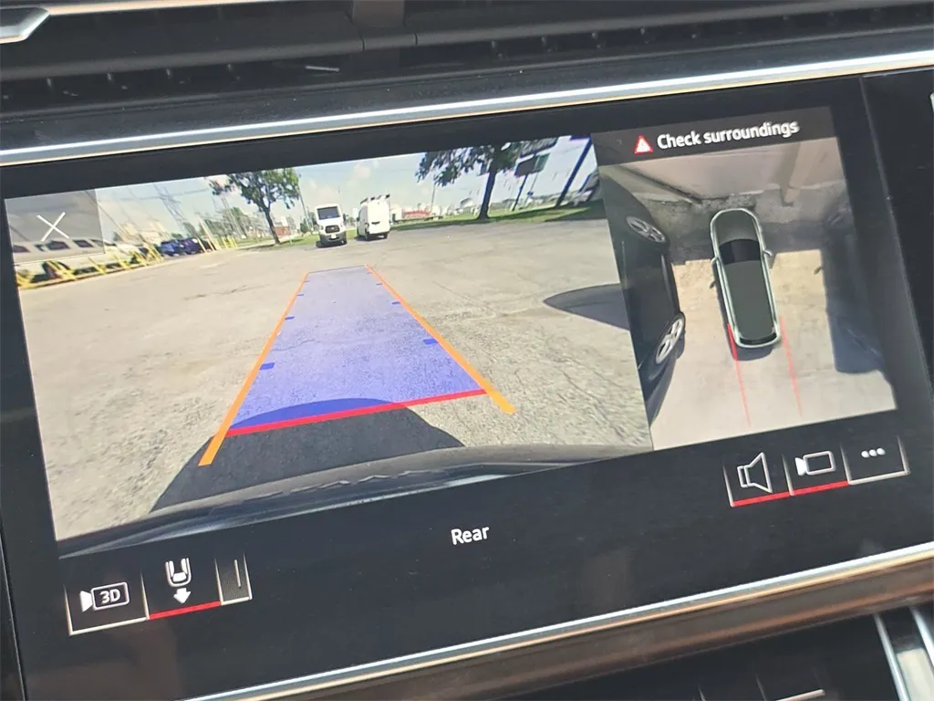 2022 Audi Q7 45 Premium Plus photo 2
