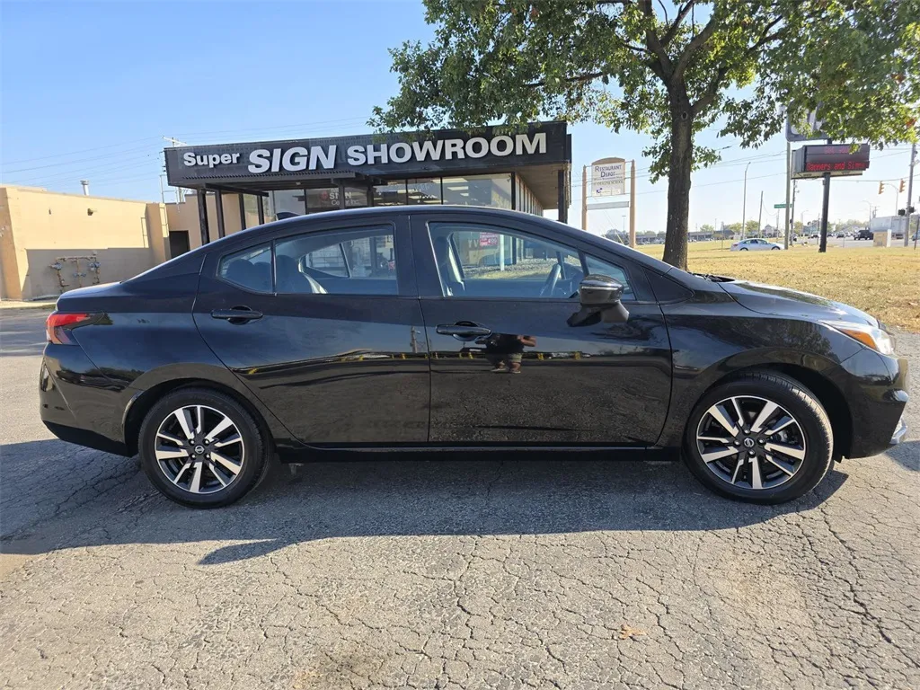 2021 Nissan Versa 1.6 SV photo 2