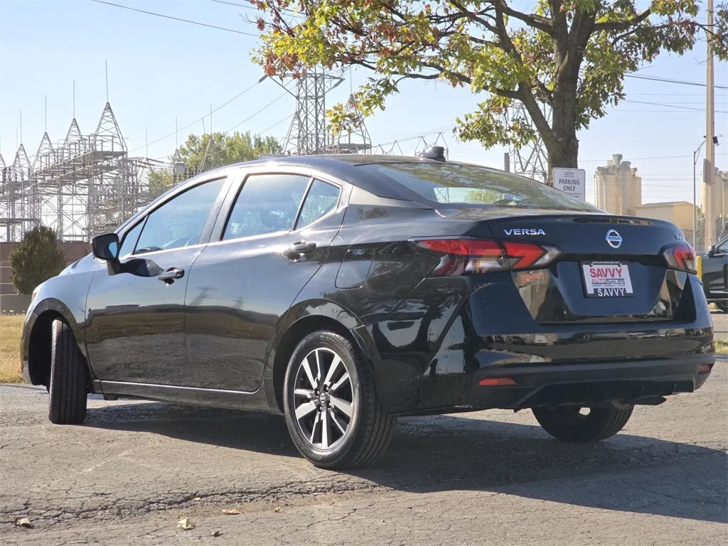 2021 Nissan Versa 1.6 SV photo 3