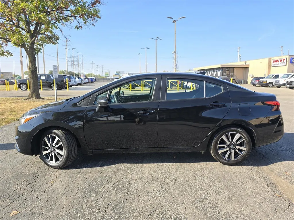 2021 Nissan Versa 1.6 SV photo 14
