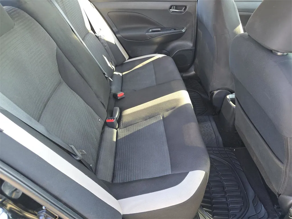 2021 Nissan Versa 1.6 SV photo 15