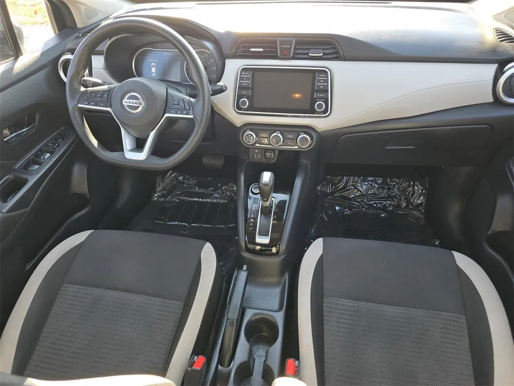 2021 Nissan Versa 1.6 SV photo 5