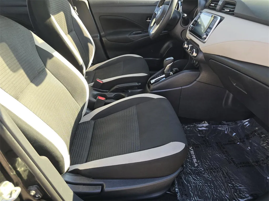 2021 Nissan Versa 1.6 SV photo 16