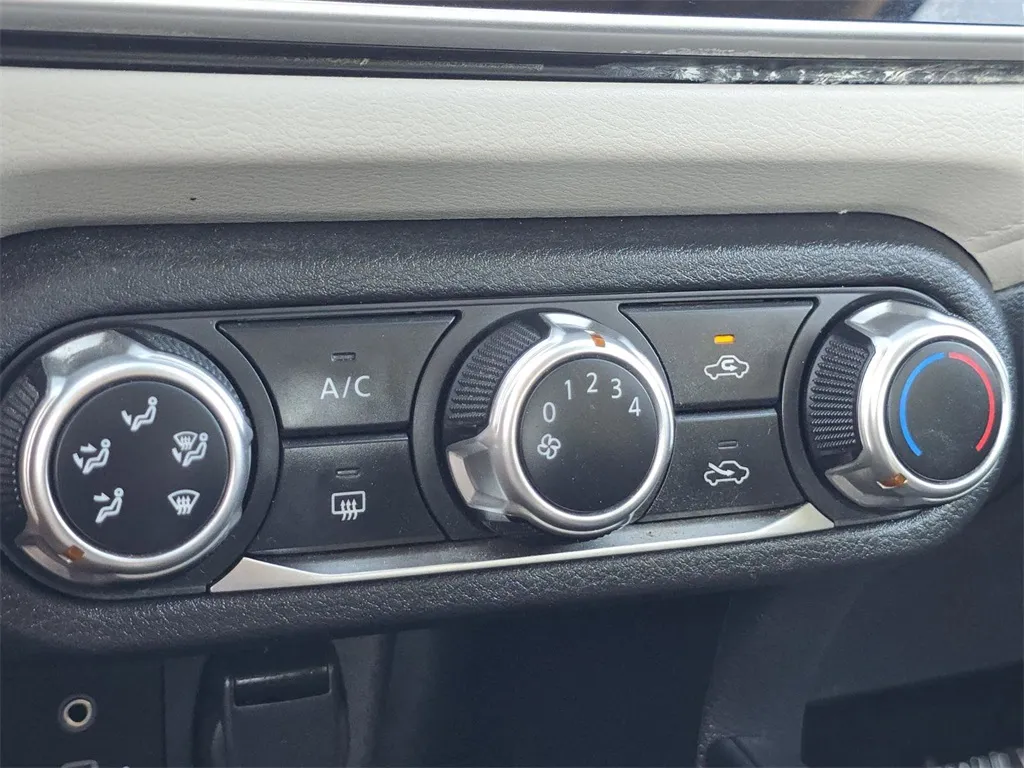 2021 Nissan Versa 1.6 SV photo 19