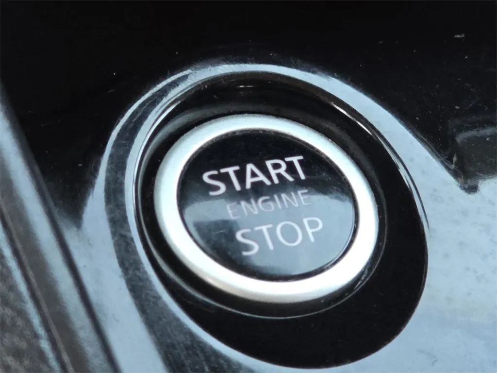 2021 Nissan Versa 1.6 SV photo 11
