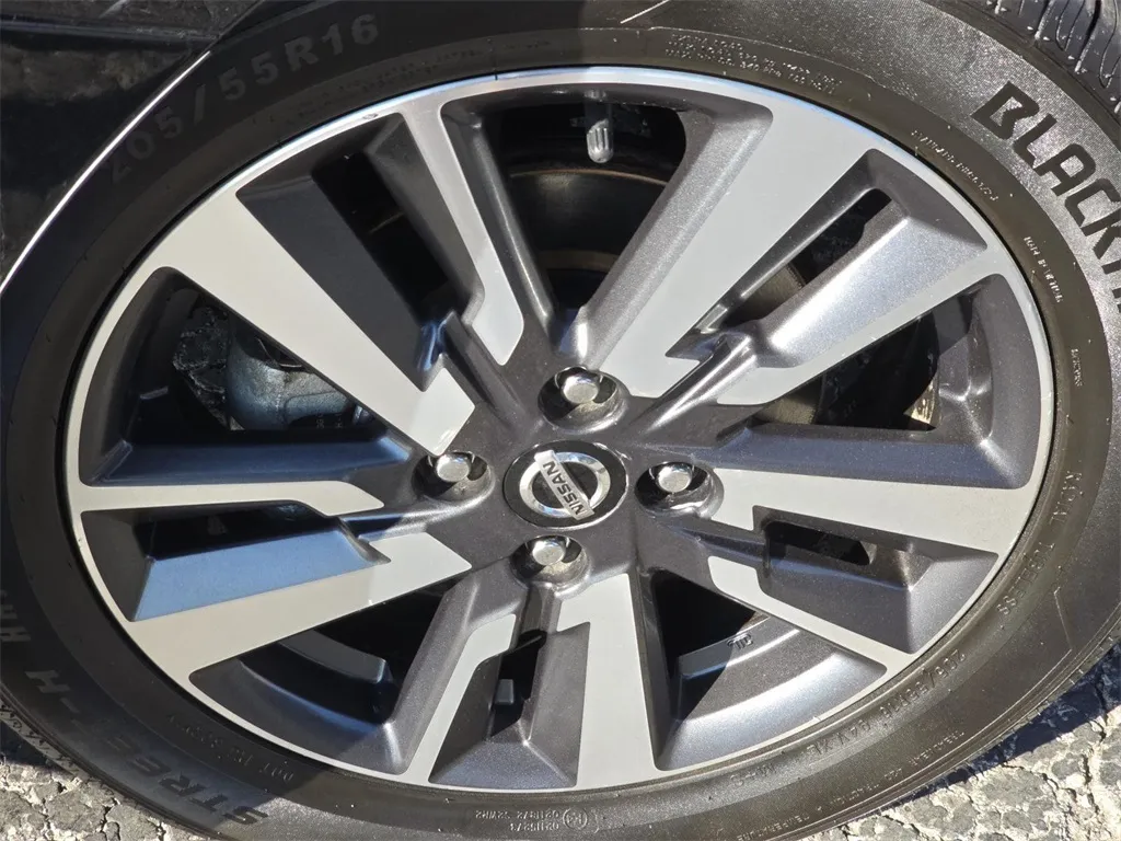 2021 Nissan Versa 1.6 SV photo 21