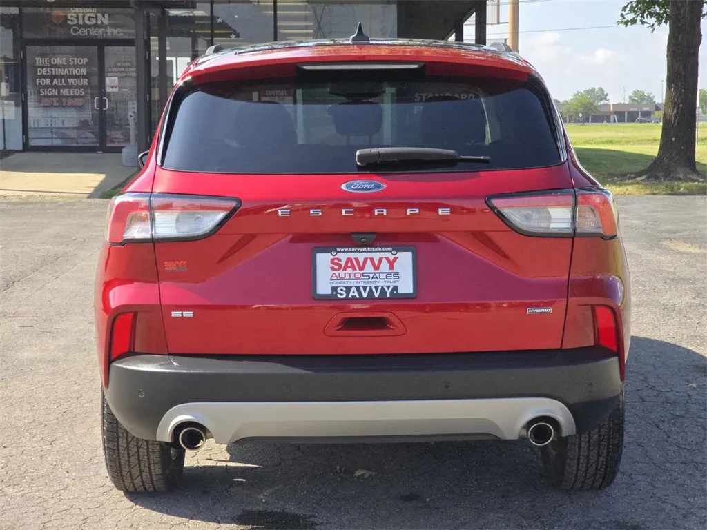 2021 Ford Escape SE Hybrid photo 3
