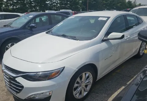 White 2020 Chevrolet Malibu LT for sale in Columbus, OH